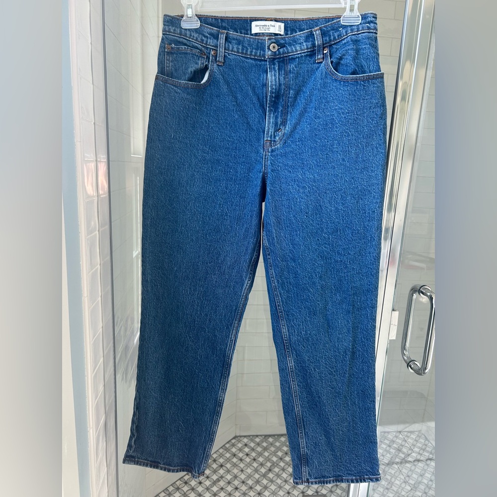 Abercrombie and Fitch 90’s Straight Ultra High Rise 31”x 25” (size 12) Jean